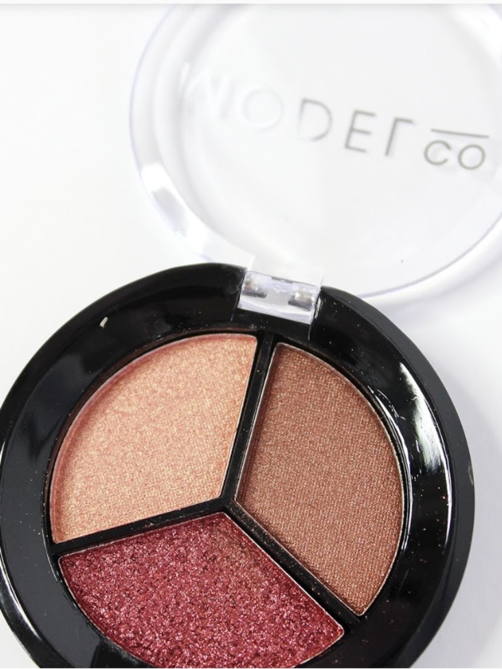 ModelCo Metallic Eyeshadow
Trio in ‘Positano’